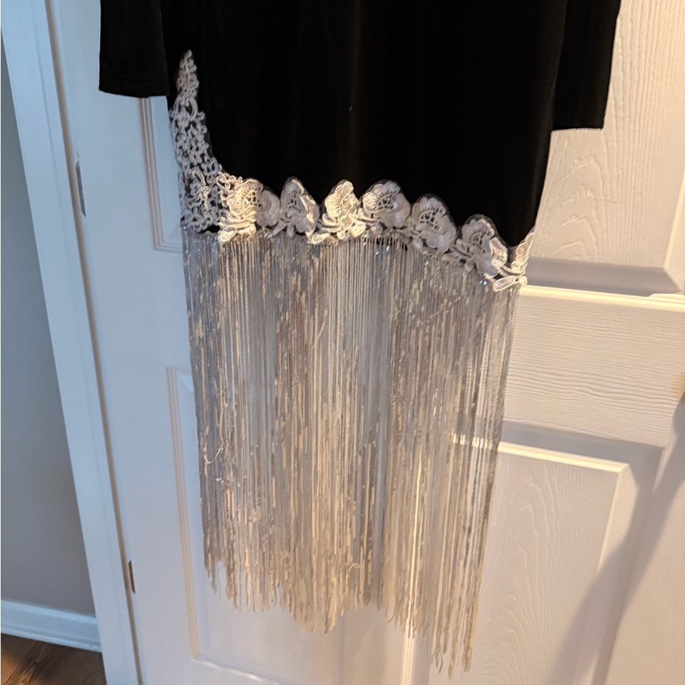 Elegant Black and Silver Maxi Dress - Picture 2 of 8